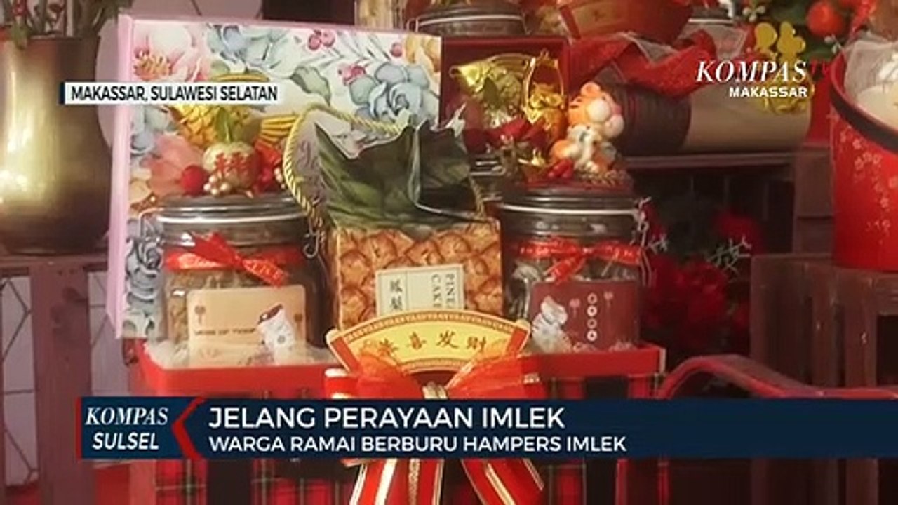 Warga Ramai Berburu Hampers Imlek