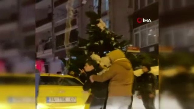 Trafikte korna çaldı, başına gelmeyen kalmadı