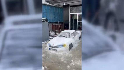 BAYRAMPAŞA'DA KARDAN OTOMOBİL YAPTI SATIŞA ÇIKARDI