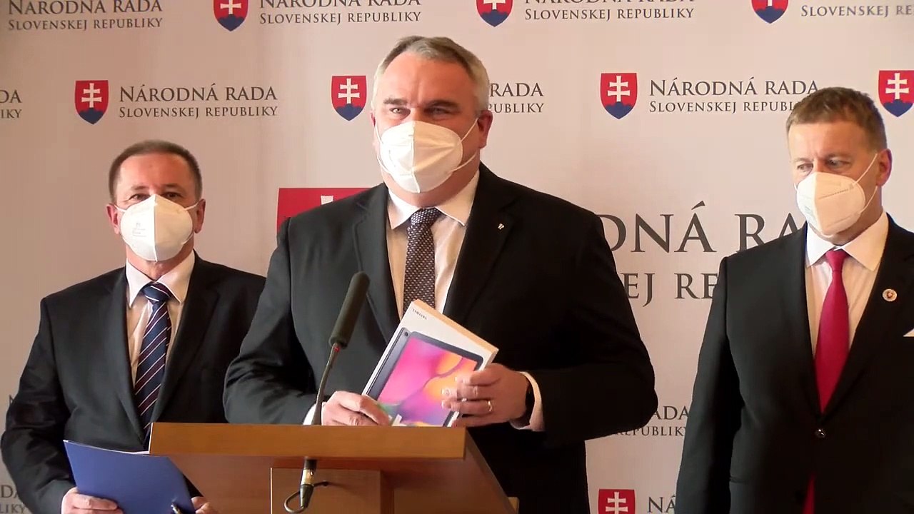 ZÁZNAM: Štát daruje obciam tablety využívané pri asistovanom sčítaní