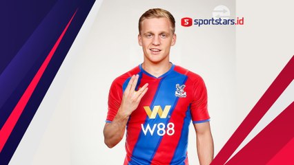 Meme Van de Beek Pakai Jersey Crystal Palace Mulai Muncul