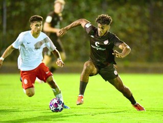 Скачать видео: Bundesliga-Duell im Norden: St. Paulis U 19 testet gegen Eimsbütteler TV