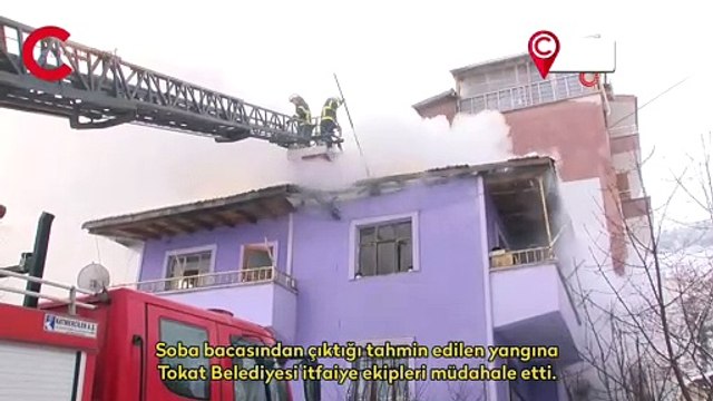 Evinin yanışını yaşlı gözlerle izledi