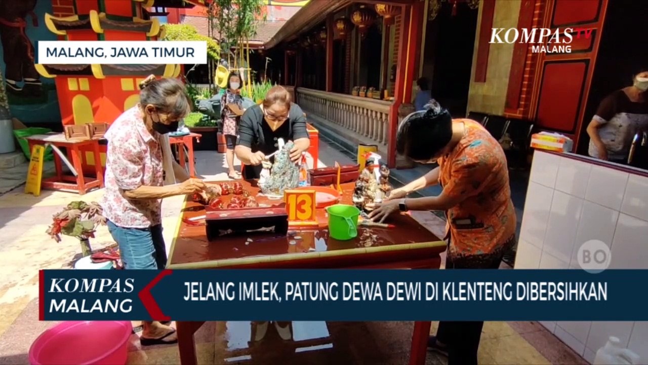 Tradisi Pembersihan Klenteng Dan Rupang Jelang Imlek di Klenteng Eng An Kiong
