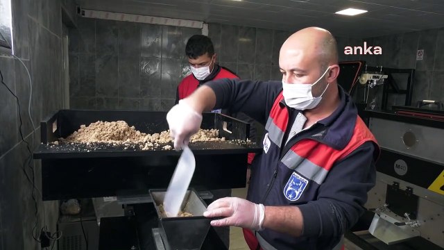 Ankara Büyükşehir Belediyesi, sokak hayvanları için mama üretmeye başladı; İlk etapta günde 1 ton