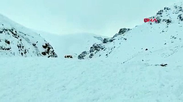 Erzurum'da çığ düştü; 2 kişi kar altında kaldı