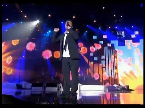 Christophe Maé chante On s'attache aux Victoires de la Musique