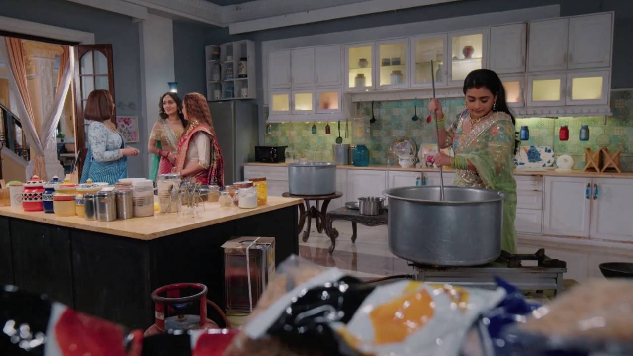 Sasural Simar Ka 2 Episode 251; Chitra & Reema spy on Simar | FilmiBeat