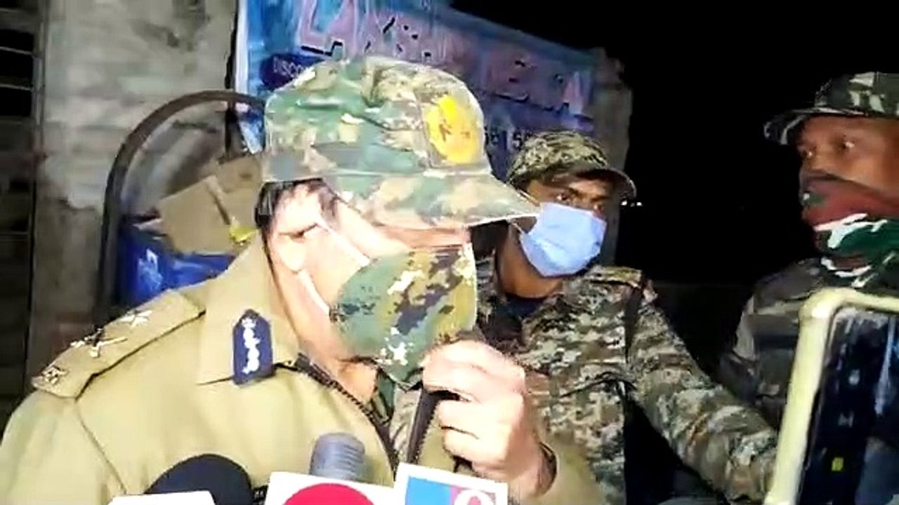 হালিশহর কোনো মোড়ের জগন্নাথ ঘাটের ধারে বোমা বিস্ফোরণ