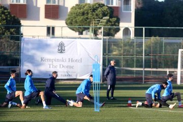 Fenerbahçe, Antalya'da çalışmalarını sürdürüyor
