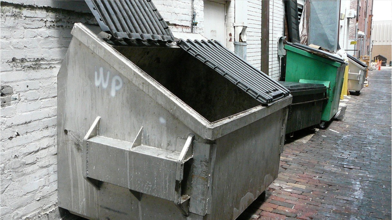 FEMME ACTUELLE - Un enfant de 10 ans retrouvé mort dans une poubelle, sa mère recherchée par la police