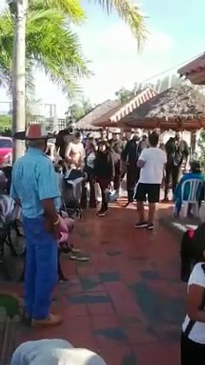 Seis arrestados por disfrazarse