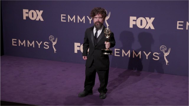 VOICI : Peter Dinklage : l'acteur critique les nains dans Blanche-Neige, Disney prend une décision radicale