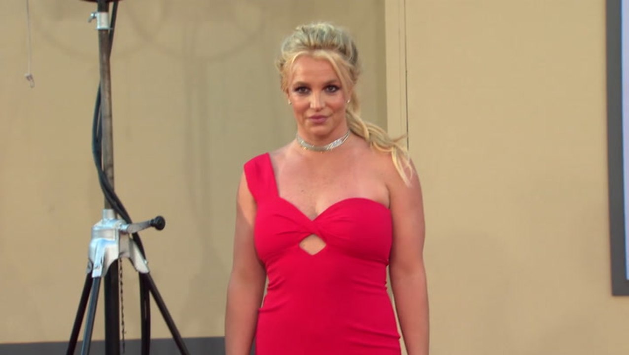 Madonna Says She Wants To Tour With Britney Spears & Reenact 2003 VMAs Kiss