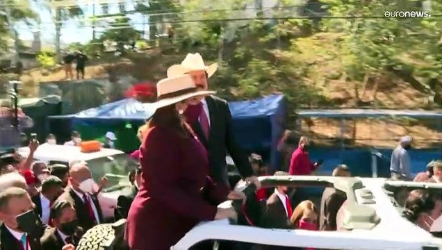 Xiomara Castro jura el cargo como la primera mujer presidenta de Honduras