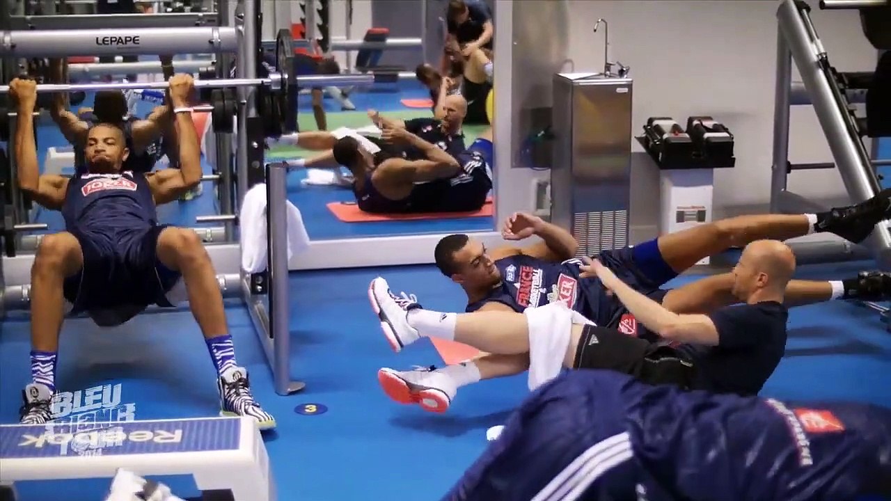 Bleu Blanc Tour Saison 1 - Episode 1 (EN)