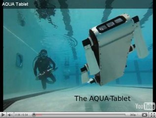 AQUA : un robot nageant et évoluant sous l'eau avec les plongeurs
