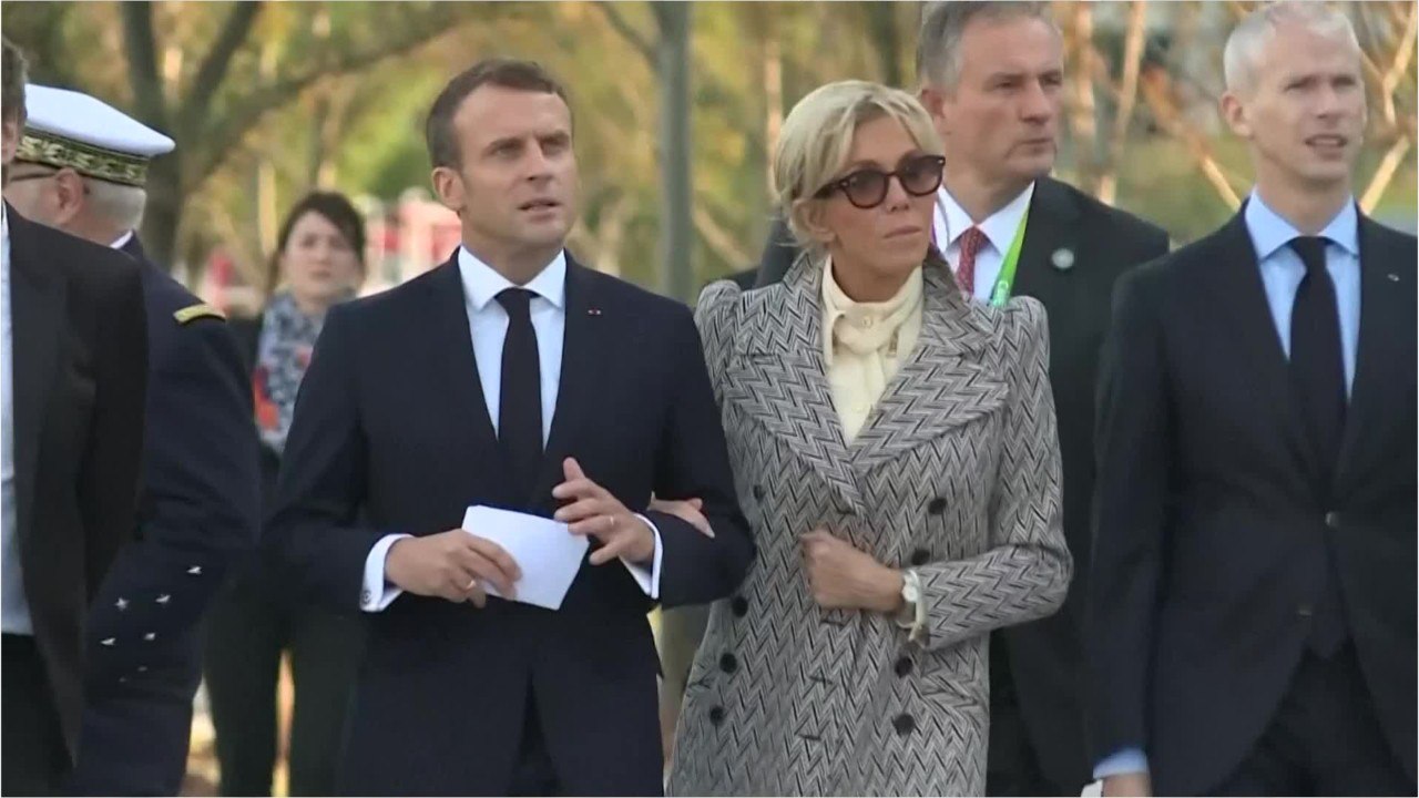 Voici - Brigitte Macron aux 12 coups de midi : sa technique pour qu'Emmanuel Macron “garde la ligne”