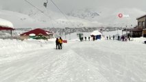 Türkiye'de kar kalınlığı en yüksek çıkan Ovacık Kayak Merkezi, kayakseverleri ağırlıyor