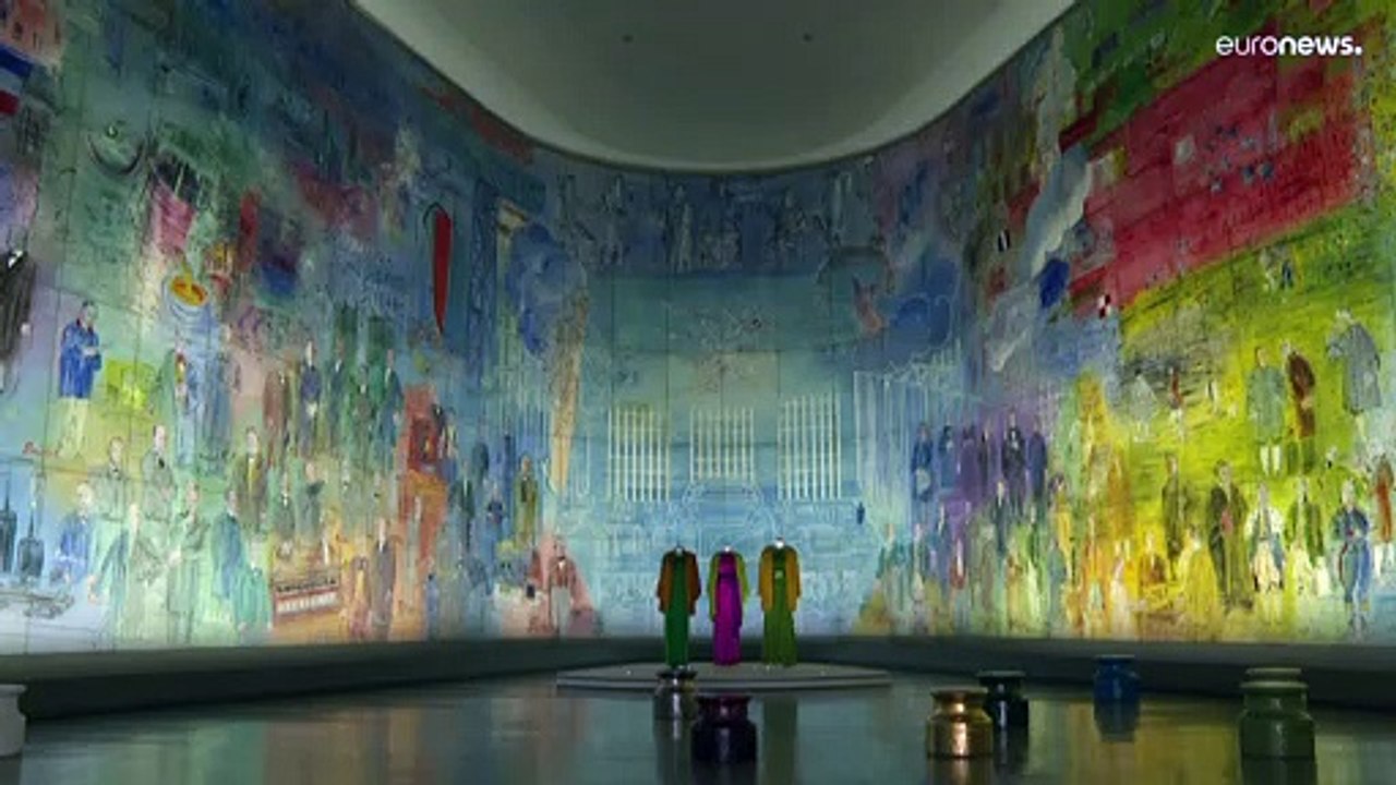 Musei parigini rendono omaggio a Yves Saint-Laurent, a 60 anni dalla prima sfilata