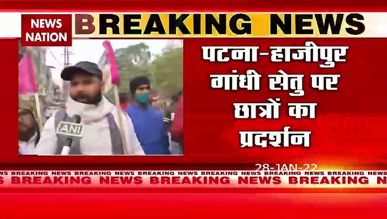 Students' protest continues on Patna-Hajipur Ga...
