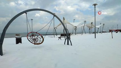 Sakarya'nın Karadeniz'e olan kıyısı beyaza büründü