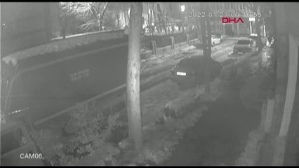 ŞAFAK MAHMUTYAZICIOĞLU'NA SALDIRI SIRASINDA RESTORAN KAPISI ÖNÜNDE YAŞANANLAR KAMERADA görüntü yeniden