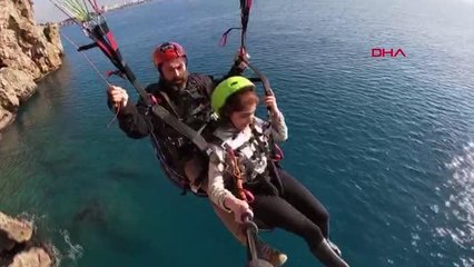 YAMAÇ PARAŞÜTÜNE MİSİNANIN DOLANDIĞI ANLAR KAMERADA