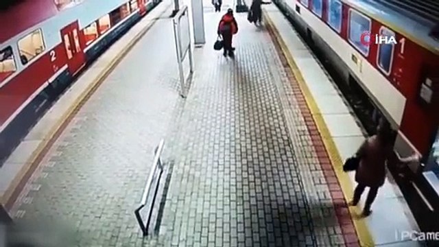 Trenin altına düşen kadın son anda kurtarıldı; kurallara uymadığı için 500 Euro para cezası kesildi
