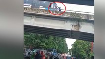 Selamatkan Wanita yang Hendak Bunuh Diri, Sopir TJ dapat Piagam dan Emas