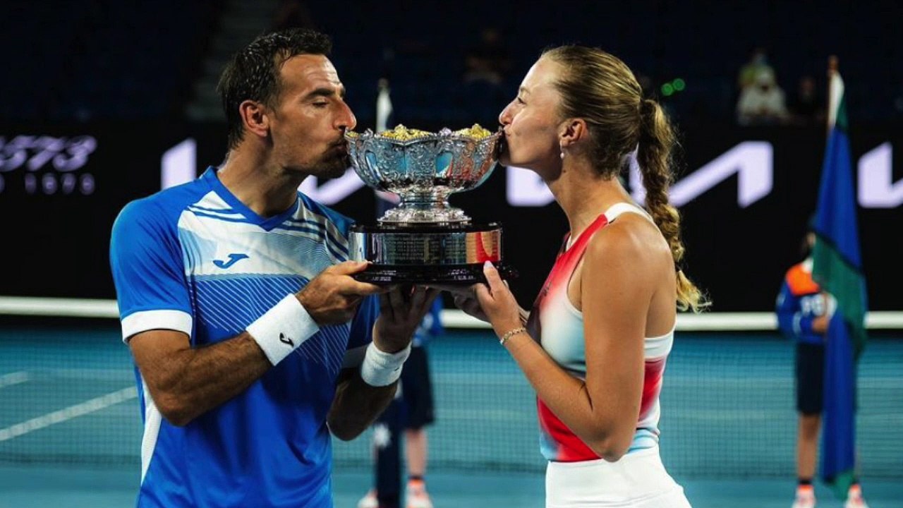 Open d'Australie 2022 - Kristina Mladenovic vainqueure du double mixte avec Ivan Dodig : "Remporter un 8e titre de Grand Chelem, c'est trop bien !"
