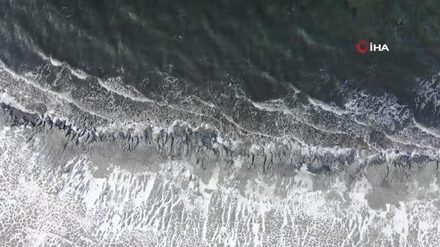 Kar yağışının ardından Burdur Gölü köpüklendi