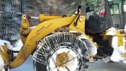 BÜYÜKŞEHİR EKİPLERİ, KIRSALDA KARLA MÜCADELESİNİ SÜRDÜRÜYOR