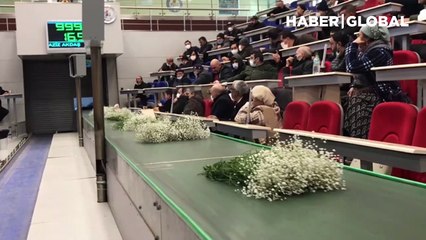 Bir çiçek sokağa nasıl ulaşıyor?