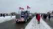 Camioneros canadienses marchan contra la norma de vacunación del gobierno de Trudeu