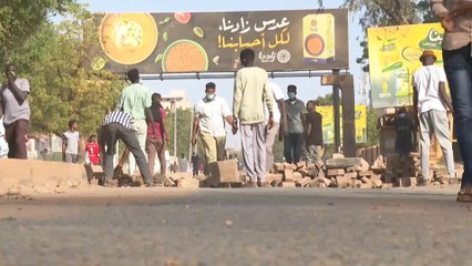ظاهرة تتريس الشوارع في السودان.. بين مؤيد لها ومعارض