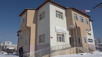 Sağlık çalışanlarına şiddet bitmiyor... Bebek aşısı yaptırmak için geldi, kendisini sakinleştirmeye çalışan doktoru darp etti