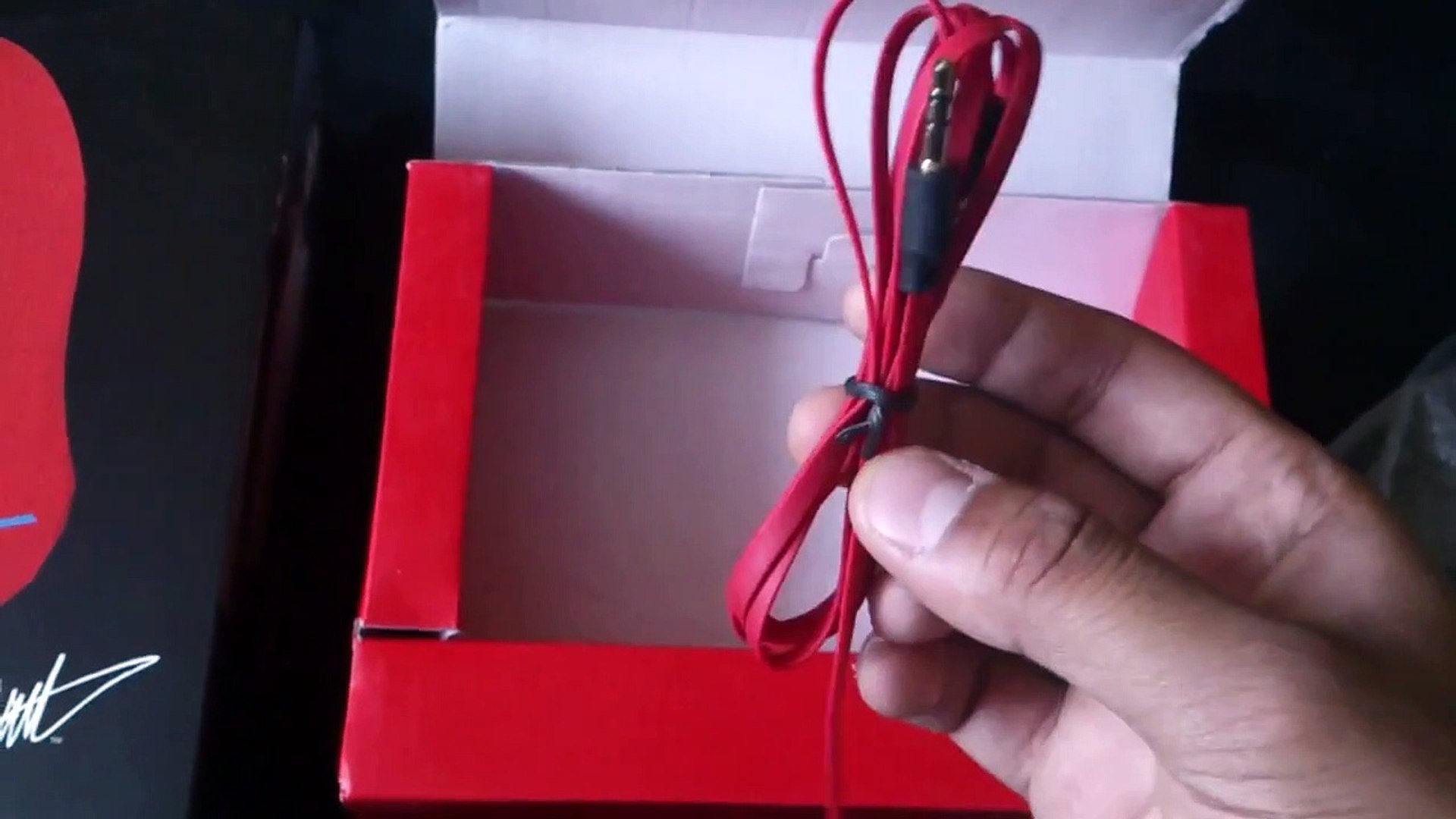 ⁣How to Spot Fake 50cent SMS STREET S69 Headphones