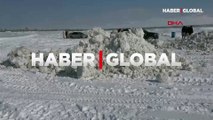 Konya Karapınar'da kuruyan Meke Gölü'ne kamyonlarla kar taşınıyor