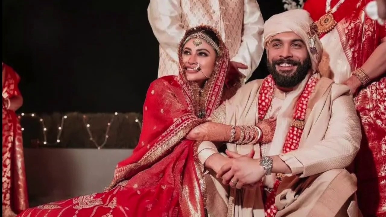 Mouni Roy shares pictures from her Bengali wedding