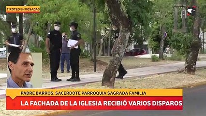 La fachada de la iglesia recibió varios disparos