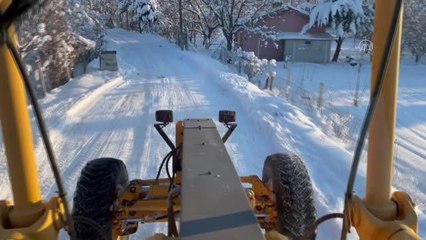 Bağ evinde mahsur kalan engelli ve annesine belediyeden yardım