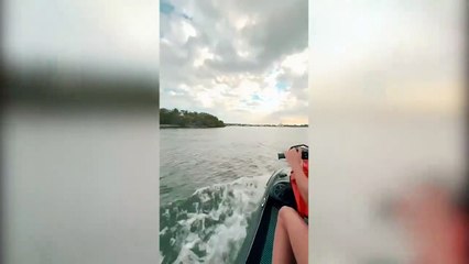 Türkiye donarken, Şevval Şahin ip bikinisiyle jet-ski şovu!