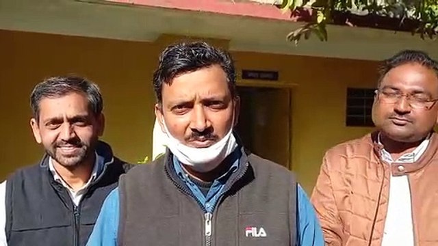 देह व्यापार की आशंका पर पुलिस ने घर में मारा छापा, मकान में बंधक नाबालिग को कराया मुक्त.... देखें वीडियो