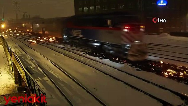 İlginç yöntem! Buzlanmasını önlemek için tren raylarını ateşe verdiler