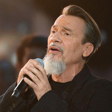 VOICI :SOCIAL Florent Pagny atteint d'un cancer : comment il aurait appris par hasard sa maladie