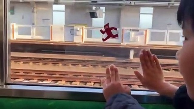 Cet enfant a trouvé un moyen de se passer de smartphone et de jeu vidéo. Adorable