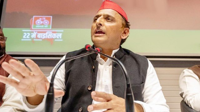 Allegation of delay in Akhilesh's flight wrong: Govt sources