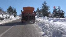 Osmaniye'nin yüksek kesimlerinde kar temizleme çalışmaları sürüyor