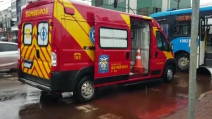 Colisão traseira deixa passageira do transporte coletivo ferida